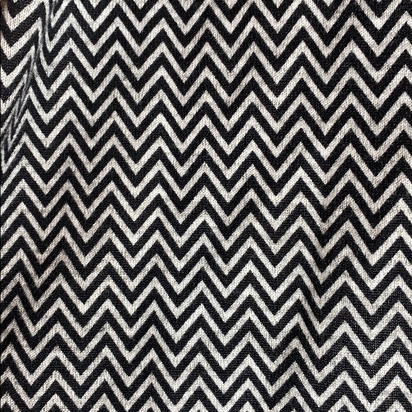 LuLaRoe Lindsay Kimono Cover - Picture 2 of 2